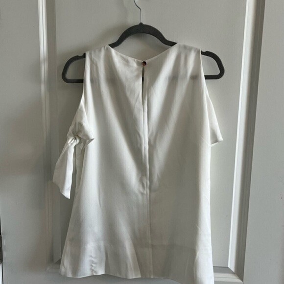 - TED Baker Yanas Embellished Cold Shoulder Top 6US - Picture 10 of 11